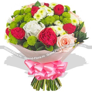 Шикарный букет из красных и розовых роз и хризантем